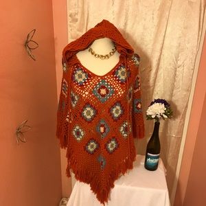 Poncho. Knitted. Layered top